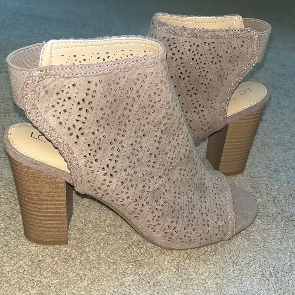 Never worn woman’s size 9 Lauren Conrad tan heel